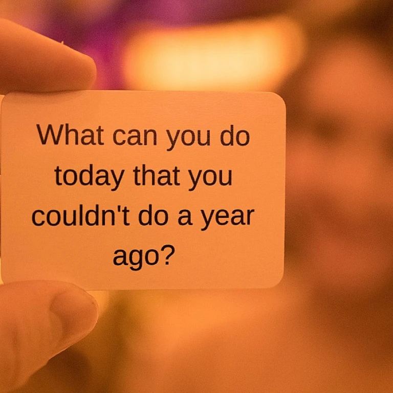 Enhancing Employee Experience: Conversational AI Chatbots vs. Human Assistants
